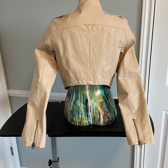 Members Only Faux Leather Bomber Jacket, size Medium - Picture 4 of 11